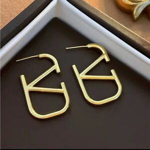New! ✨ Gold-tone “V” Vlogo Signature Metal Earrings Open Logo Preppy Viral